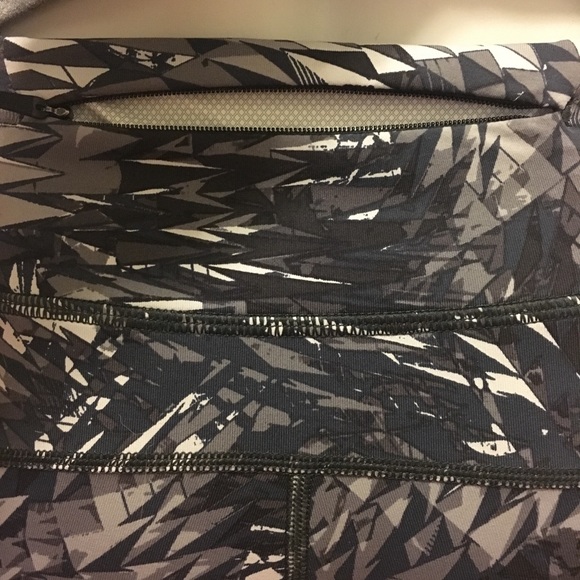 Nike yoga pants - Picture 3 of 7